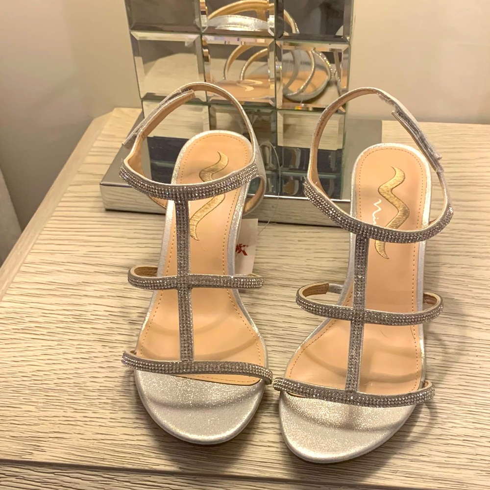 Nina silver dazzling sandals size 10, brand new